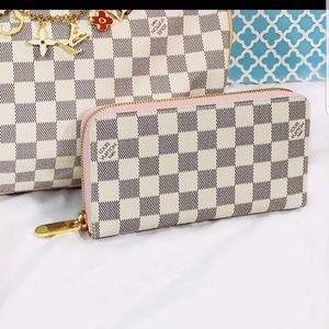 Louis Vuitton Zippy Wallet